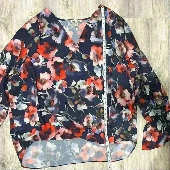 Emma & Olivia Floral Blouse Long Bell Sleeve Hi Low Crossover Front Size XL - Picture 6 of 6